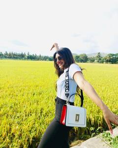 పచ్చటి పొలాల నడుమ హోయలొలుకుతున్న శ్రీలీల