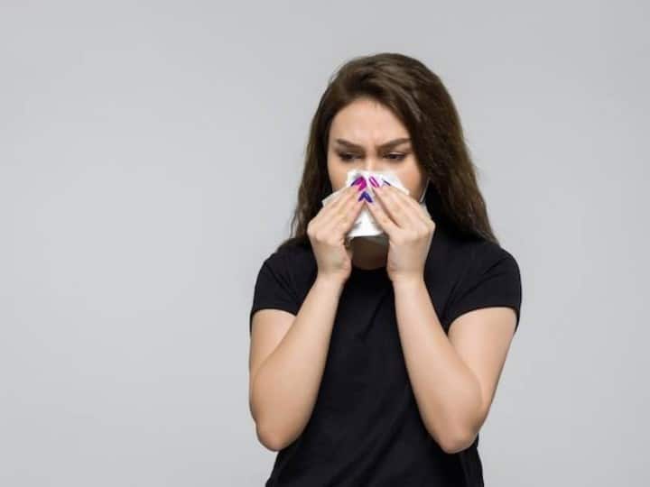 health tips nose bleeding in summer know causes and home remedies in hindi गर्मी में आ रहा है नाक से खून...घबराएं नहीं, फटाफट अपनाएं ये घरेलू उपाय, मिलेगा आराम