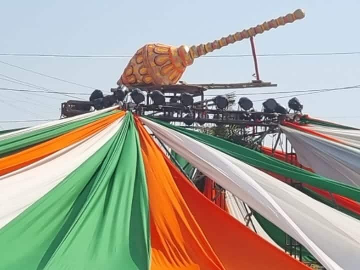 Congress decorated Bajrang Bali's mace to welcome Priyanka Gandhi in Jabalapur Madhya Pradesh ANN MP Politics: प्रियंका के स्वागत में कांग्रेस ने सजाई बजरंग बली की गदा, जानें एमपी में क्या है पार्टी का सॉफ्ट हिंदुत्व