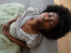 छोटी-छोटी बात पर आपका दोस्त या पार्टनर मुंह फुला लेता है? कहीं उन्हें डिस्थीमिया तो नहीं...