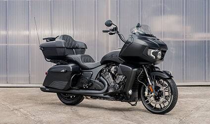 पांचवे नंबर पर इंडियन परसूट डार्क हॉर्स बाइक मौजूद है. ये बाइक 1800cc इंजन के साथ आती है. इस स्पोर्ट बाइक की कीमत 43,00,000 रुपये एक्स-शोरूम है.