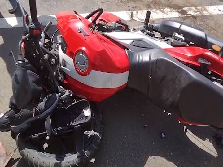 मुंबई - अहमदाबाद राष्ट्रीय महामार्गावरील चारोटी जवळील आंबोली येथे बाईक रायडरचा भीषण अपघात झाला आहे.