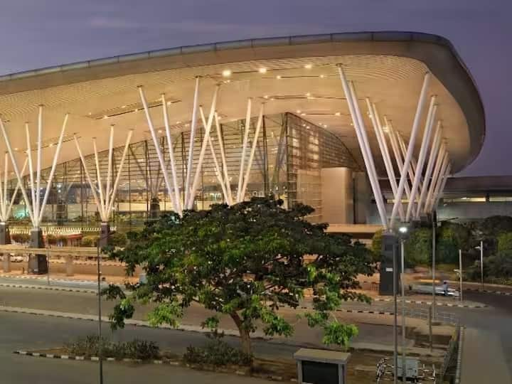 Busiest Airport: भारत विश्व के बड़े विमानन बाजारों में से एक है. हर साल करोड़ों की संख्या में लोग फ्लाइट्स के जरिए देश और विदेश की यात्रा करते हैं.