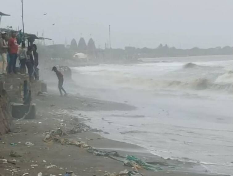 Biparjoy cyclone The impact of Cyclone Biparjoy was seen in the sea of Gir Somnath Biparjoy cyclone: ગીર સોમનાથનો દરિયો બન્યો ગાંડોતૂર, ગામની દીવાલો સુધી પહોંચ્યા મોજા