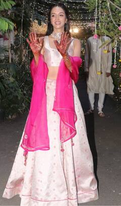 Ira Trivedi और रामायण के Producer Madhu Mantena की मेहंदी सेरेमनी | ENT LIVE