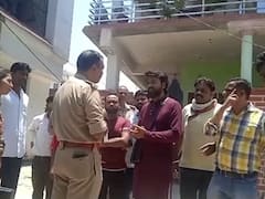 पीलीभीत में बंद मकान के भीतर सत्संग की आड़ में चल रहा था धर्मांतरण को खेल, हिंदू संगठन का हंगामा