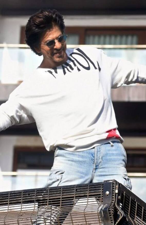 'मन्नत'बाहेर शाहरुखच्या चाहत्यांचा विश्वविक्रम