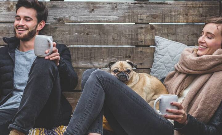 প্রাক্তনের সঙ্গে বন্ধুত্ব রাখা সম্ভব কিনা, সেই নিয়ে হাজারো তত্ত্ব রয়েছে। বাস্তবে কারও ক্ষেত্রে তা খাটে, কারও ক্ষেত্রে আবার খাটে না। কিন্তু জীবনে কখনও না কখনও প্রাক্তনের সঙ্গে ফের যোগাযোগ তৈরি বা মুখোমুখি হওয়ার সম্ভাবনা থাকে।