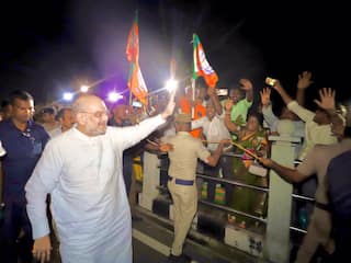 amit shah in tamilnadu powercut when he reached chennai plan in tamilnadu Amit Shah: தமிழகம் வந்தடைந்தார் அமித்ஷா..! திடீரென நிறுத்தப்பட்ட மின்சாரம்! உள்துறை அமைச்சரின் இன்றைய திட்டங்கள் என்ன ?