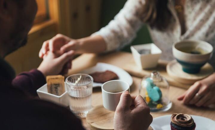 এক্ষেত্রে অতীত থেকে শিক্ষা নেওয়া উচিত আমাদের সকলের। তাই প্রাক্তনের সঙ্গে যদি নতুন করে যোগাযোগ তৈরিও হয়, সীমারেখা একটা থাকা উচিত।