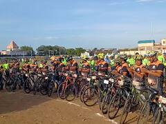 विठूचा गजर हरिनामाचा झेंडा रोविला... आषाढीपूर्वी राज्यातील 2 हजार सायकलस्वारांची 'सायकल वारी'