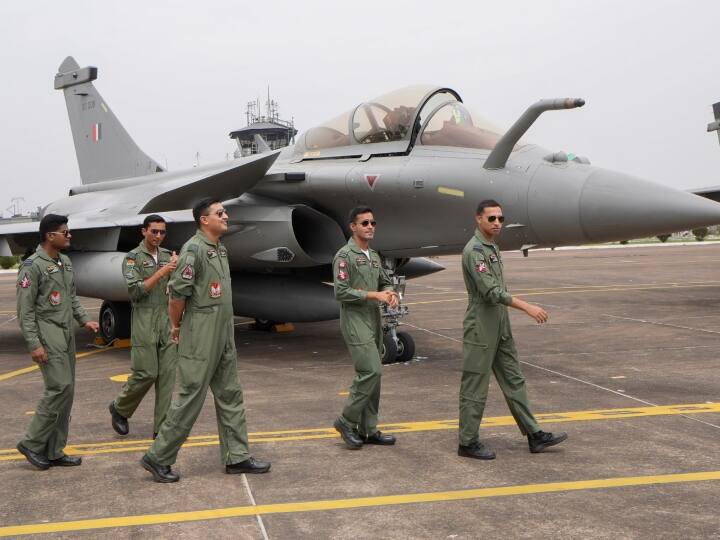 Joint Exercise Military Indian Air Force and Army conduct joint exercise in central region Joint Exercise Military: भारतीय वायु सेना और थल सेना ने दिखाई ताकत, किया संयुक्त सैन्य अभ्यास, आसमान में गरजे राफेल विमान