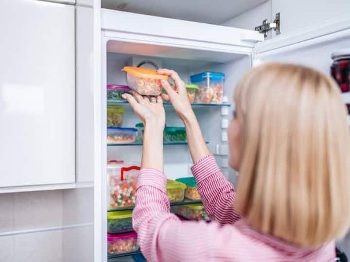 health tips plastic container side effects to store leftover food in fridge in hindi बचा हुआ खाना प्लास्टिक के बर्तन में रखकर फ्रिज में करते हैं स्टोर? तुरंत छोड़ दें अपनी आदत, वर्ना...