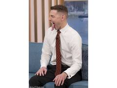 Guinness World Record : यांचा काही नेम नाही... जगातील सर्वात लांब जीभ, रचले दोन विश्वविक्रम