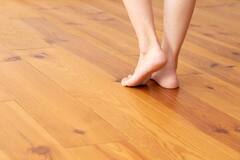 Walking Barefoot : अनवाणी पायाने चालण्याचे फायदे