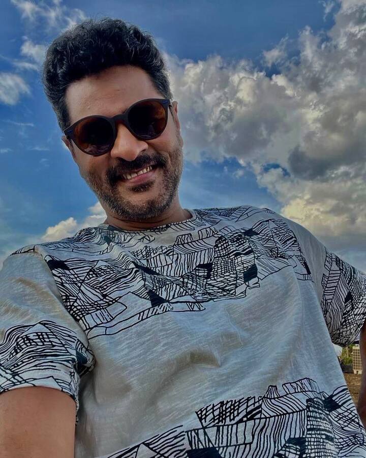 प्रभूदेवानं एका मुलाखतीमध्ये ही आनंदाची बातमी चाहत्यांना दिला आहे.