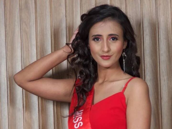 कपोताक्खी चंचला ने डॉक्टर से मॉडल बनने के बाद पाकिस्तान यूनिवर्सल 2023 का ताज अपने नाम किया.