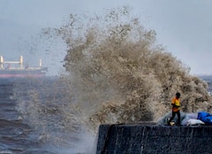 Cyclone Biparjoy:ফুঁসছে সাগর, 'বিপর্যয়' মোকাবিলায় কতটা প্রস্তুত প্রশাসন? খতিয়ে দেখতে বৈঠক প্রধানমন্ত্রীর
