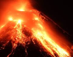 Volcano Eruption : कहां हुआ ये ज्वालामुखी विस्फोट, जिससे निकलते जहरीले धुएं के कारण हजारों लोगों को छोड़ना पड़ा अपना घर, देखें तस्वीरें