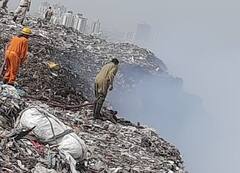 भीषण गर्मी के बीच गाजीपुर लैंडफिल साइट पर लगी आग, 14 दमकल की गाड़ियां मौजूद