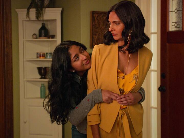 இதனை பிரபல நடிகையும், எழுத்தாளருமான மிண்டி காலிங் உருவாக்கியுள்ளார். இந்திய வம்சாவழியை சேர்ந்த அமெரிக்க பெண், தன் பள்ளிப்பருவத்தில் நடக்கும் பிரச்சனையை பற்றி பேசுவதே இத்தொடரின் கதைகளம்.