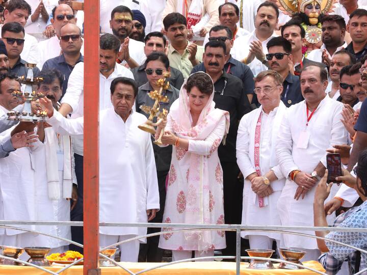 Priyanka Gandhi with Congress senior leader Kamal Nath at Narmada river. She offered aarti on the ghat of river Narmada at the starting of her visit. Image Source: PTI