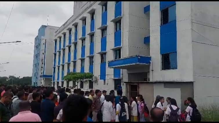 Body Of 1st Year Student Found Hanging In Coochbehar Medical College Coochbehar News:প্রথম বর্ষের মেডিক্যাল ছাত্রীর ঝুলন্ত দেহ উদ্ধার কোচবিহারের এমজেএন মেডিক্যাল কলেজে