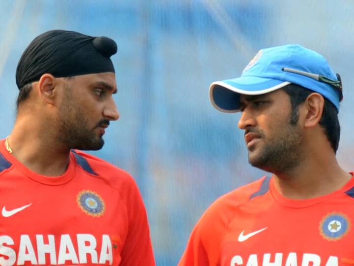Harbhajan Singh Reaction On MS Dhoni And T20 World Cup IND vs AUS WTC Final Latest Sports News MS Dhoni: फैन ने धोनी को दिया 2007 टी20 वर्ल्ड कप जीत का क्रेडिट तो भड़के हरभजन सिंह, पढ़ें क्या कहा