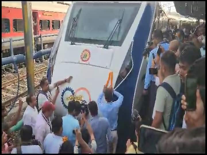 Earlier, the trial run was slated for June 11, but it was rescheduled to Monday because of the two-day state bandh called by a student group in Jharkhand. More trial runs will be conducted between Barkakana and Ranchi. (Image Source: ANI)