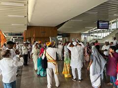 Ashadhi Wari 2023 :  वारकऱ्यांची 'मेट्रो वारी'! पुणे मेट्रोत 'जय जय राम कृष्ण हरी' चा जयघोष, पाहा फोटो...