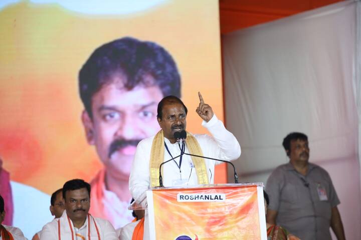 వేదిక పై మాట్లాడుతున్న సొము వీర్రాజు