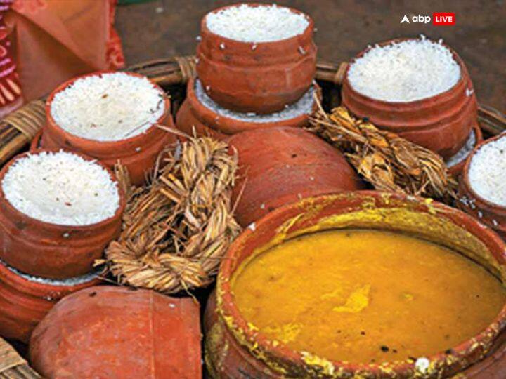 जगन्नाथ मंदिर की रसोई दुनिया की सबसे बड़ी रसोई मानी जाती है. यहां कभी प्रसाद की कमी नहीं होती, फिर चाहे कितने ही भक्त क्यों न आ जाएं. कहते हैं यहां अनाज से भरे 7 मिट्‌टी के बर्तन एक के ऊपर एक रखे जाते हैं, आश्चर्य की बात है कि सबसे ऊपर में रखा अनाज सबसे पहले पकता है.