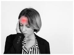 ऐसे सिर दर्द को इग्नोर करना पड़ सकता है भारी, हो सकती है माइग्रेन की समस्या