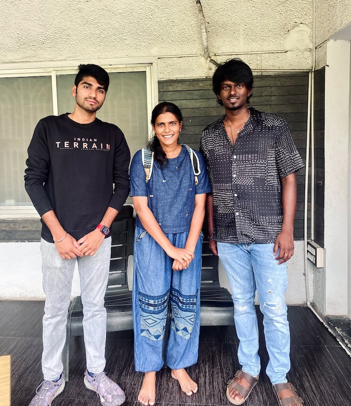 குழந்தை பருவம் முதல் இளம் வயது வரை படத்தில் உள்ள கதாபாத்திரங்களின் வாழ்க்கையில் நடக்கும்  நிகழ்வுகளே படத்தின் கதை