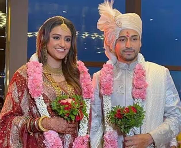 ફિલ્મ નિર્માતા વિક્રમ ભટ્ટની પુત્રી કૃષ્ણા ભટ્ટના લગ્ન રવિવારે મુંબઈમાં વેદાંત શારદા સાથે થયા હતા. લગ્ન સમારોહમાં ભટ્ટ પરિવારની અનેક મોટી હસ્તીઓએ હાજરી આપી હતી.