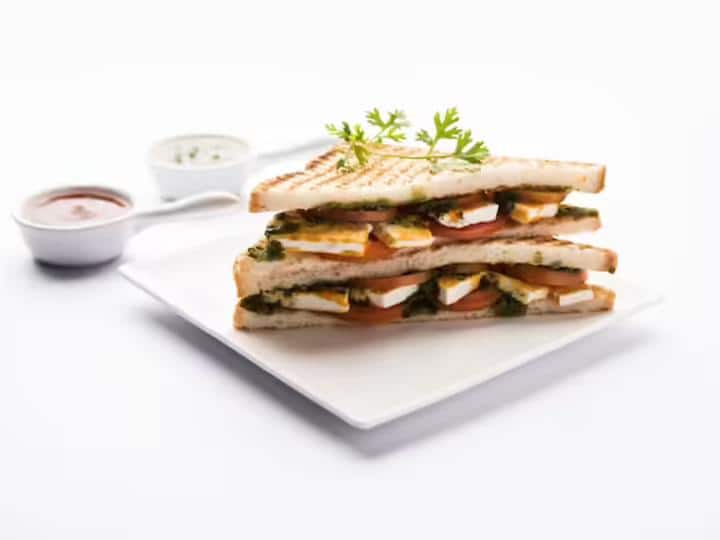 जल्दी में बनाना है कुछ बढ़ियां स्नैक्स तो बना लीजिए पनीर टिक्का सैंडविच...नोट करें रेसिपी make easy and tasty paneer tikka sandwich for breakfast जल्दी में बनाना है कुछ बढ़ियां स्नैक्स तो बना लीजिए पनीर टिक्का सैंडविच...नोट करें रेसिपी