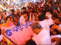 ఉద్యమ నేతకు కడసారి వీడ్కోలు పలికిన మంత్రులు, కన్నీటిపర్యంతం అయిన అభిమానులు