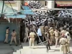 Scuffle Between Warkaris, Police During Religious Procession In Pune. Top Cop Denies Lathicharge