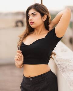 Rithu Chowdary: బ్లాక్ డ్రెస్సులో అందాల విందు చేస్తున్న రీతూ చౌదరి