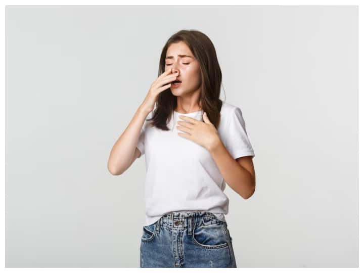 If you start sneezing again and again after waking up in the morning, then know the reasons and home remedies for this.