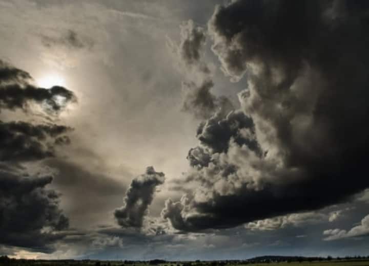 Cyclone Biparjoy: पाकिस्तान पर भी बिपरजॉय का खतरा, 80 हजार लोगों को शिफ्ट करने का प्लान Cyclone Biparjoy In Pakistan Orders Evacuation Of 80000 People Cyclone Biparjoy: पाकिस्तान पर भी बिपरजॉय का खतरा, 80 हजार लोगों को शिफ्ट करने का प्लान