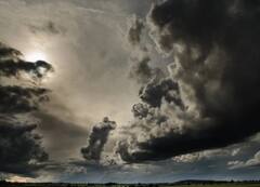 पाकिस्तान पर भी बिपरजॉय का खतरा, 80 हजार लोगों को शिफ्ट करने का प्लान