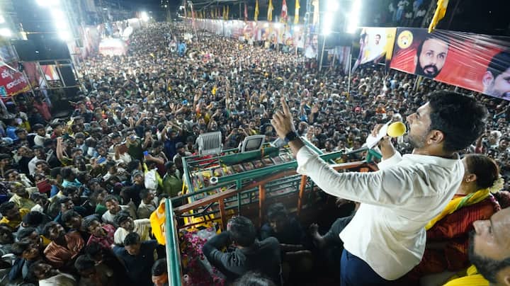 ఎమ్మెల్సీ గోవిందరెడ్డి బద్వేల్ని మండలాల వారీగా కేకులా కోసి బంధువులకు పంచేశారని విమర్శించారు.