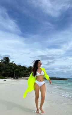 Surbhi Jyoti: ਸੁਰਭੀ ਜੋਤੀ ਨੇ ਬਿਕਨੀ ਪਾ ਕੇ ਇੰਟਰਨੈੱਟ 'ਤੇ ਮਚਾ ਦਿੱਤੀ ਤਬਾਹੀ, ਤਸਵੀਰਾਂ ਦੇਖ ਕੇ ਪ੍ਰਸ਼ੰਸਕਾਂ ਦੇ ਉੱਡੇ ਹੋਸ਼