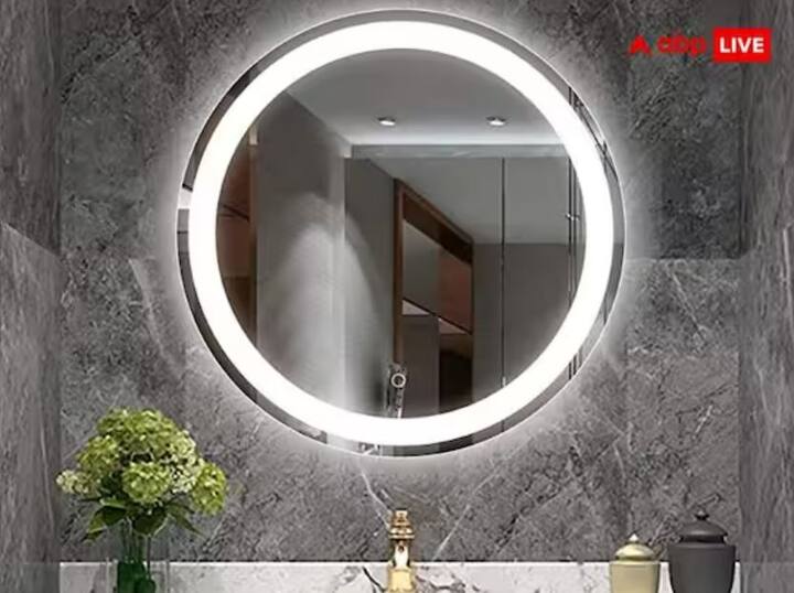 તેનું કારણ એ છે કે રાત્રે સૂતી વખતે નકારાત્મકતા આપણા શરીરમાં પ્રવેશે છે. લોકો સવારમાં પણ આળસુ હોય છે. આવી સ્થિતિમાં, જો તમે પહેલા તમારી જાતને અરીસામાં જુઓ, તો આખો દિવસ નકારાત્મકતાથી ભરેલો રહેશે.