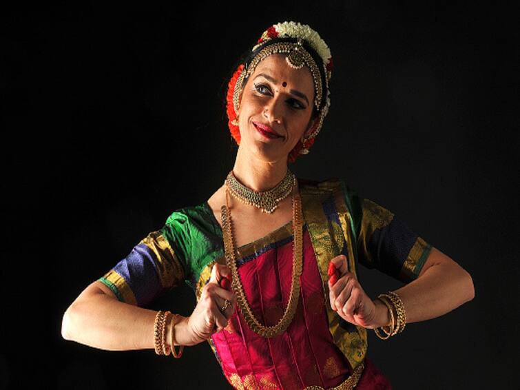 Indian Bharatnatyam Dancer Leaves Audiences In Awe With Unique Performance On Gandhi’s Favourite Bhajan Delhi-Based Bharatnatyam Dancer Leaves Audiences In Awe With Unique Performance On Gandhi’s Favourite Bhajan