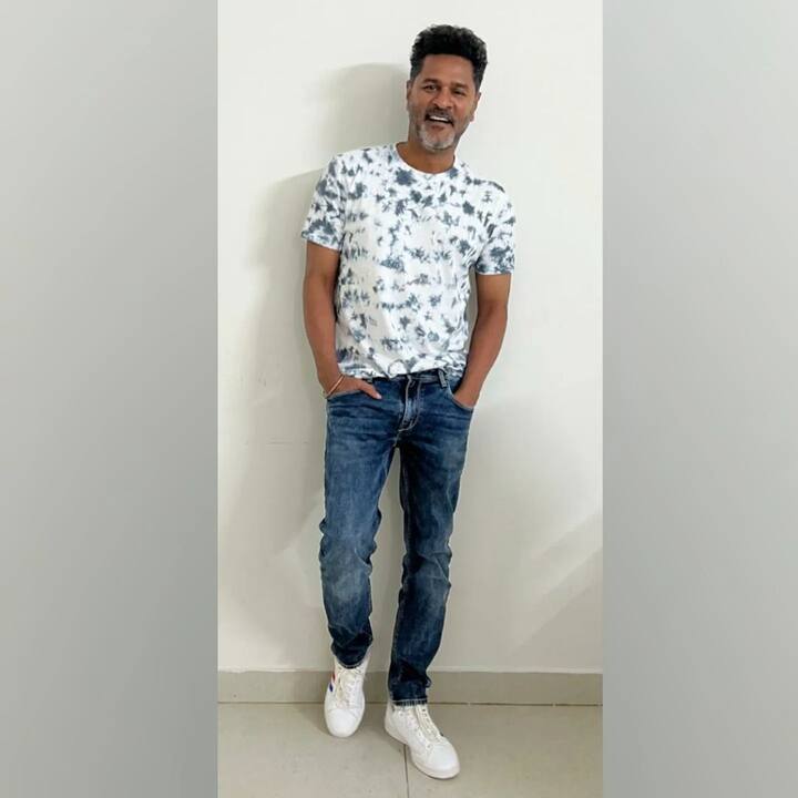 प्रभूदेवाचा चाहता वर्ग मोठा आहे. तो सोशल मीडियावर देखील अॅक्टिव्ह असतो.