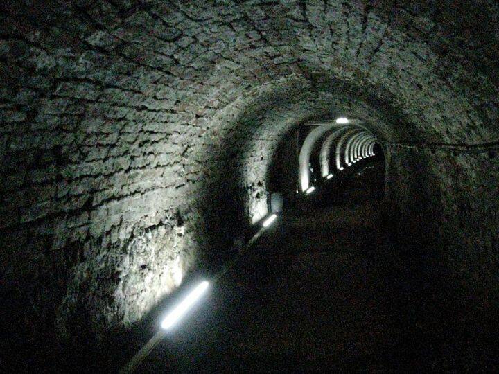 700 years old tunnel found in Delhi know which Mughal king is its story related to दिल्ली में मिली 700 साल पुरानी सुरंग, जानिए किस मुगल राजा से जुड़ी है इसकी कहानी?