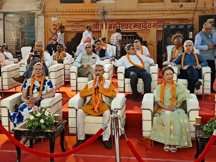 G-20 guests attended Ganga Aarti on Varanasi Dashashwamedh Ghat and CM Yogi Adityanath G20 Summit: गंगा आरती में शामिल हुए जी-20 के मेहमान, हुआ भव्य स्वागत, भोज में आए सीएम योगी