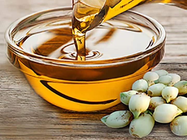 mahua oil health benefits know how to extract mahua oil agriculture news बाजार में महंगे दाम पर बिकता है महुआ का तेल, जानिए इसके शानदार फायदे